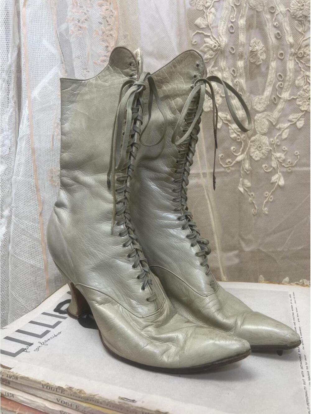 Rare, 1900s pair of Edwardian boots produced by Krohn-Fechheimer Shoe Company